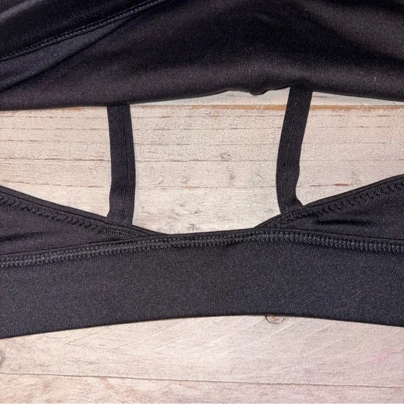 Old Navy Womens Size 4X Strappy Sports Bra Light Support Solid Classic Black - Picture 4 of 14